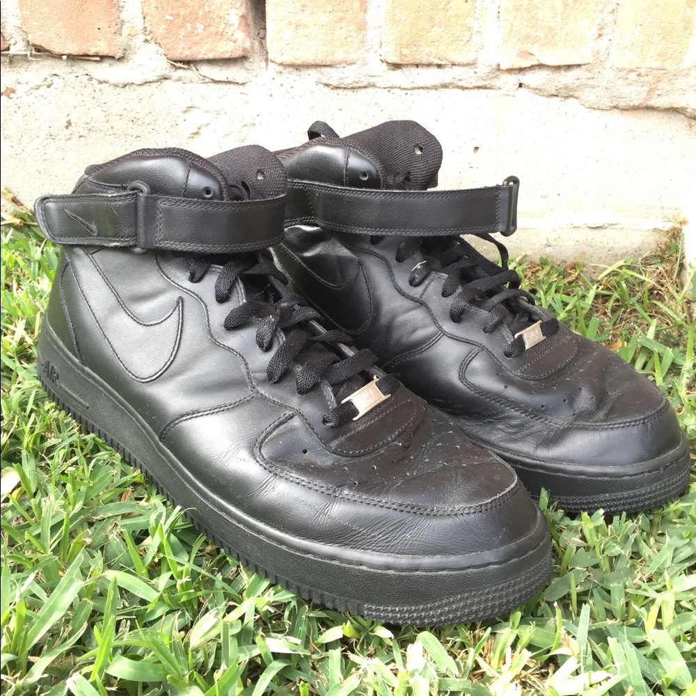 Men’s all black high top Nike Air Forces